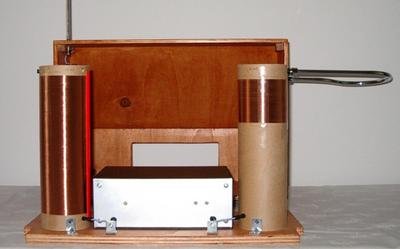 Necotron transistor theremin. Electronics and air antenna coils.